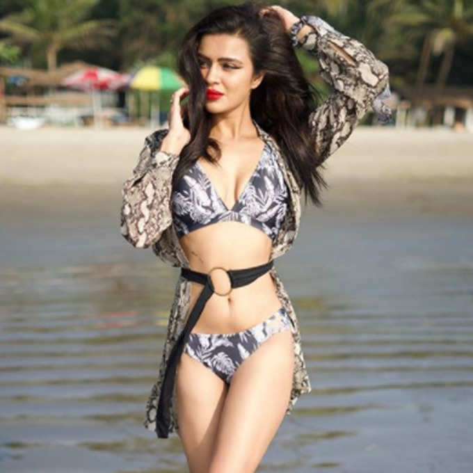  Aashka Goradia   Height, Hot and sexy bikini photo